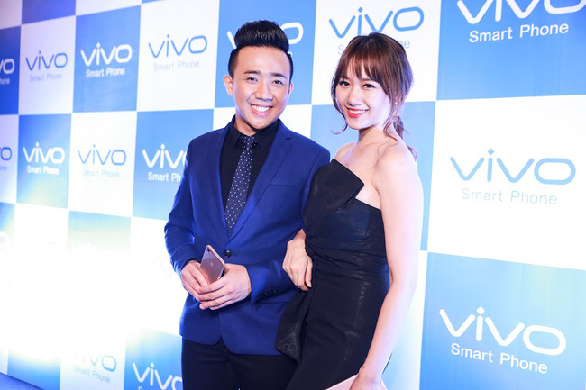 Đại sứ thương hiệu Vivo Trấn Thành tại sự kiện cùng Hari Won