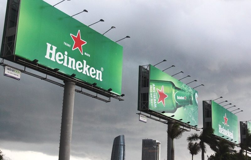 Quảng cáo ngoài trời của thương hiệu bia nổi tiếng thế giới Heineken