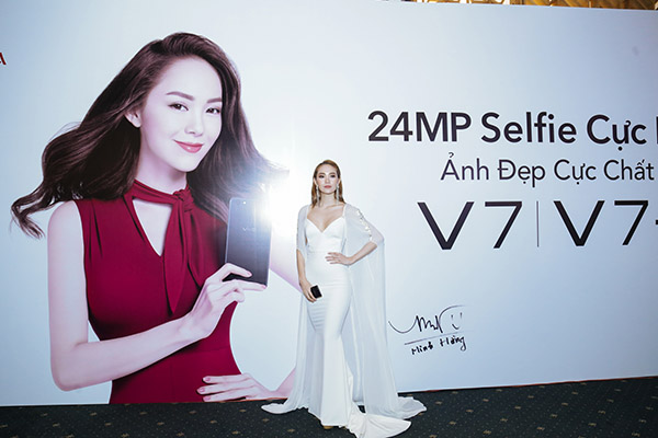 Đại sứ thương hiệu Vivo Minh Hằng trong sự kiện ra mắt sản phẩm Vivo V7